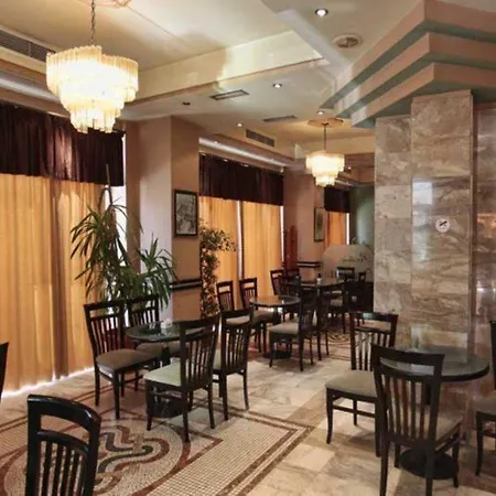 Отель Regency Корча